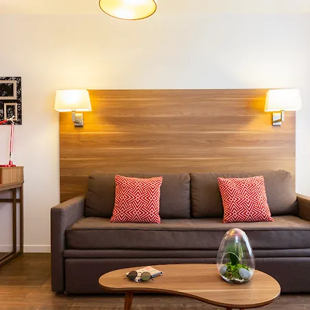 Adagio La Defense 4*