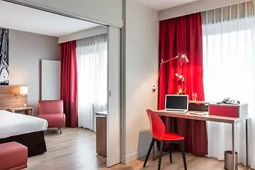 Adagio La Defense 4*
