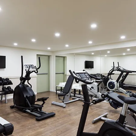 拉德芳斯库尔布瓦阿德吉奥公寓式酒店 公寓式酒店